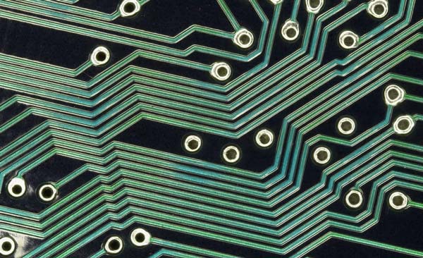 激光切割——15µm的pcb电路板钻孔应用(图2)